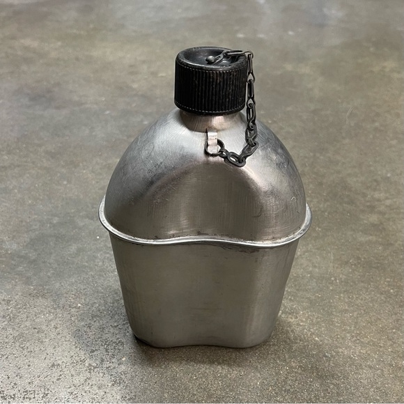 WW2 1943 Dated U.S. Military Canteen Set - Picture 4 of 16